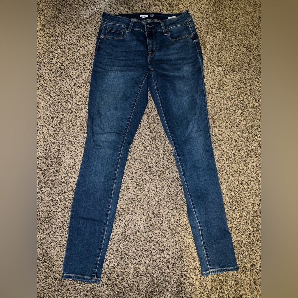 Old Navy Rockstar Super Skinny Jeans. Size 6. Low Rise.